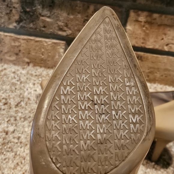 Michael Kors Beige Light Brown Patent Leather Heels Sz 8 - Picture 11 of 11